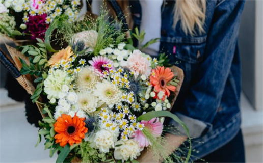 属鸡的男和属鼠的女婚姻(属鸡的男和属鼠的女婚姻相配吗)
