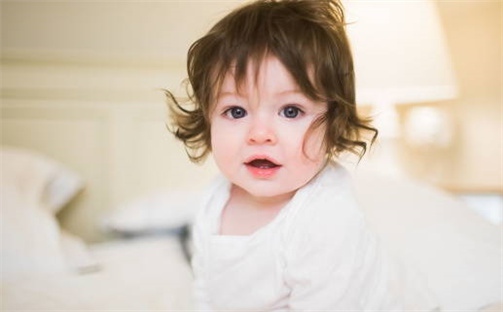 2026.02.01生的李姓女宝宝取名常见误区与高分名字推荐