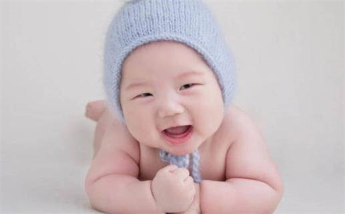 诗意唯美的何姓女生名字有哪些？448个精选推荐